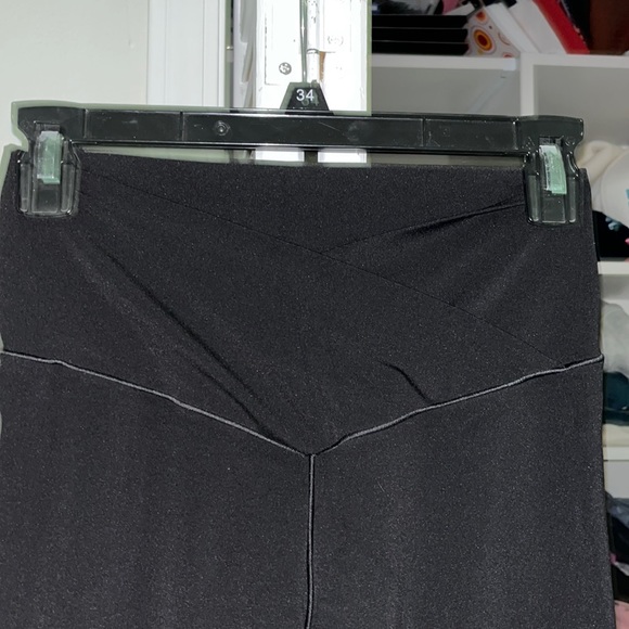 black aerie cross over flare leggings - Picture 2 of 4